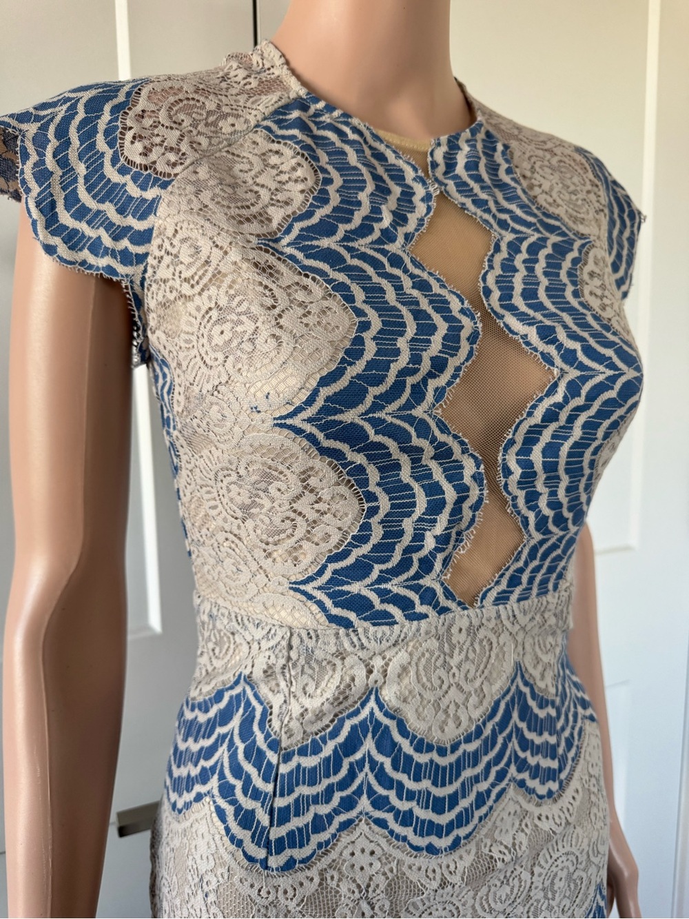 Dress Forum Blue Gray Lace Cap Sleeves Sheath Dress Small S - Picture 2 of 3